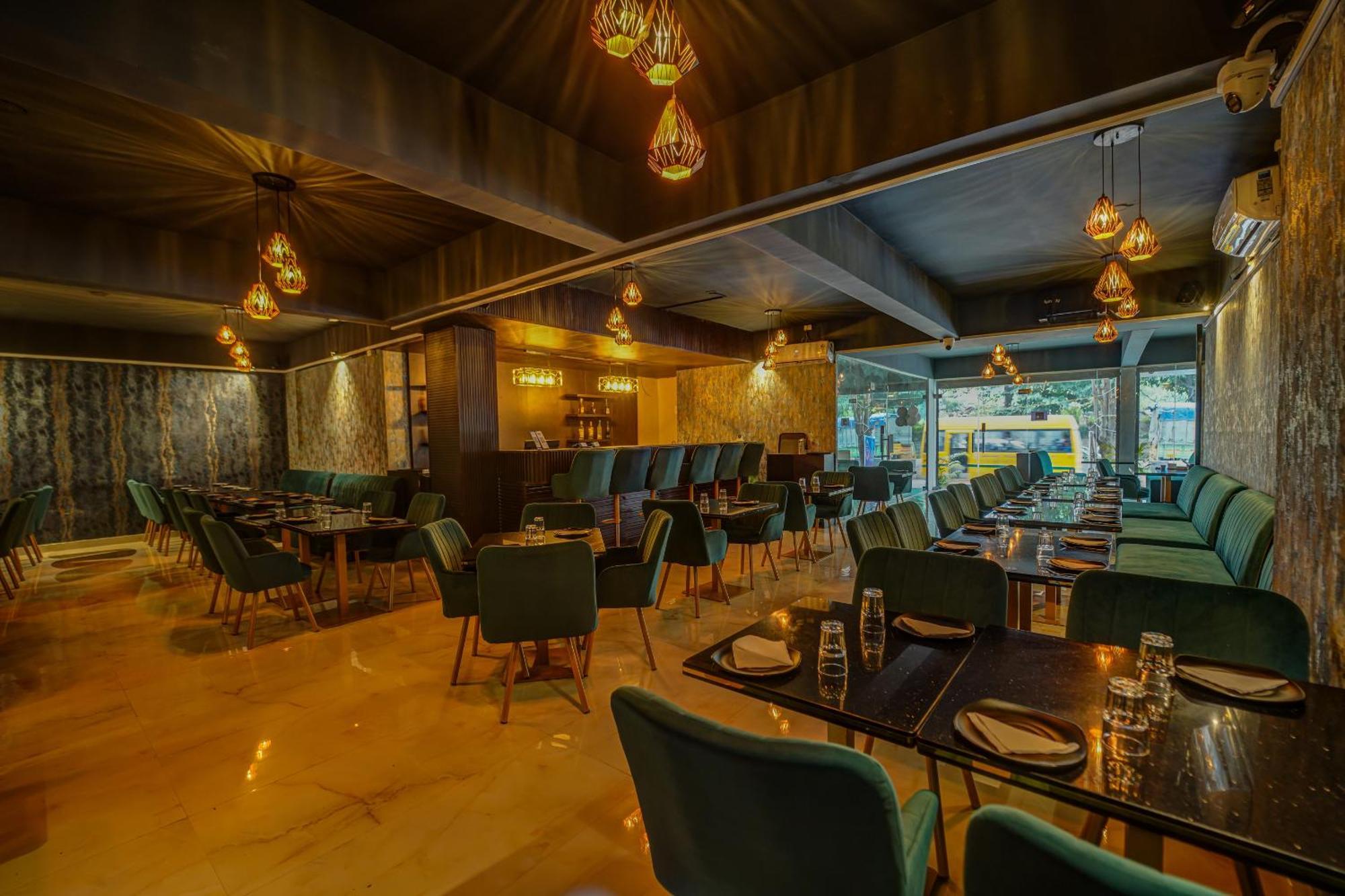 The Emerald Inn Bangalore Exterior photo